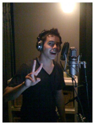 David Archuleta Gives Peace Sign in Studio