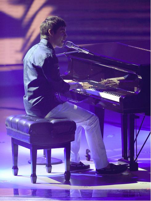 David Archuleta performs "Imagine" 7 April 2010, American Idol TV