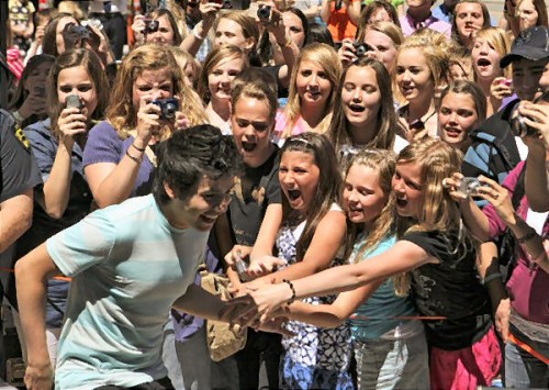 David Archuleta greets Salt Lake City fans, 7 June 2010